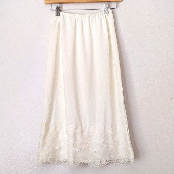 Vintage Other - VINTAGE Satin Half Slip Cream Lace Embroidered Feminine Cottage Core